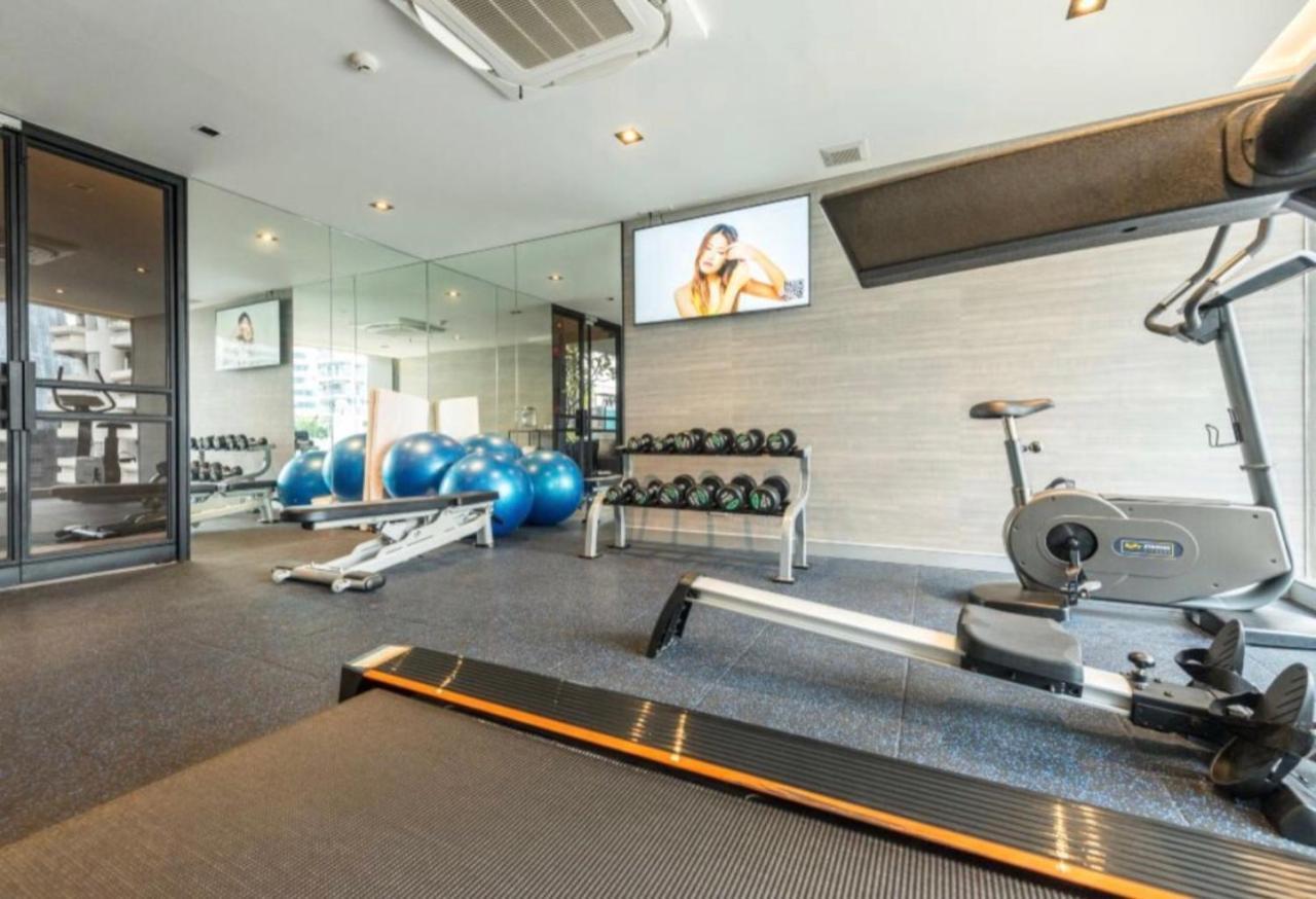 מלון בנגקוק Tastoria Collection Sukhumvit מראה חיצוני תמונה The gym at The Ivy Collection
