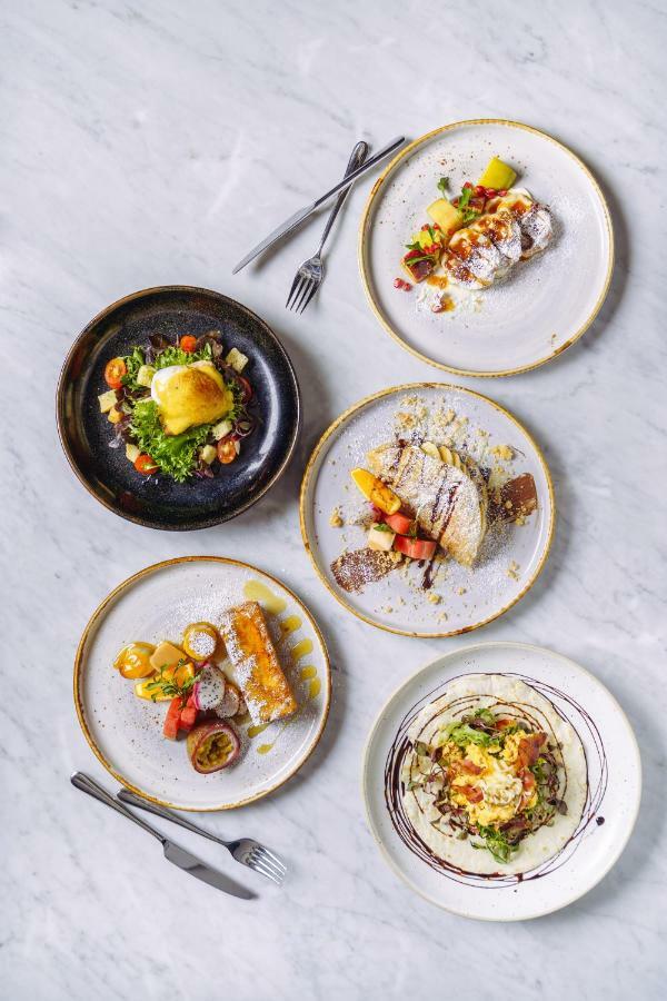 מלון בנגקוק Tastoria Collection Sukhumvit מראה חיצוני תמונה Dishes at the restaurant